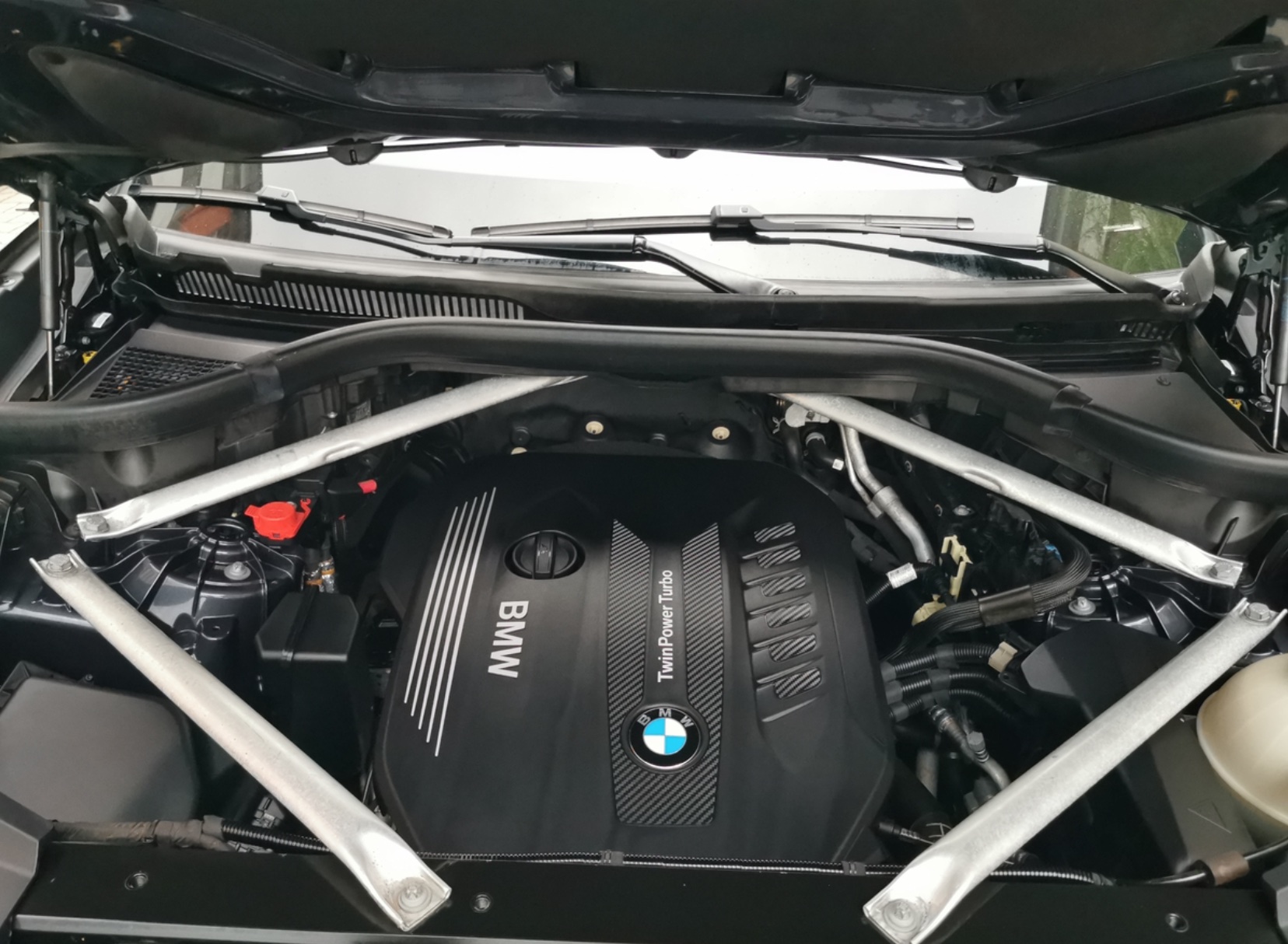 Vand-BMW-X5-2018-Diesel-Motor-view